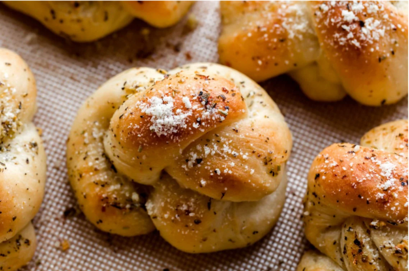 Garlic Knots || Dinner rolls