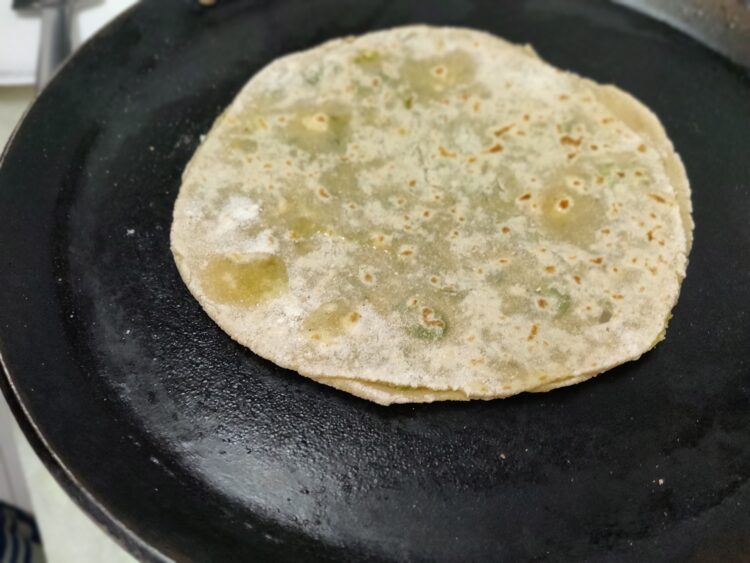 besan paratha